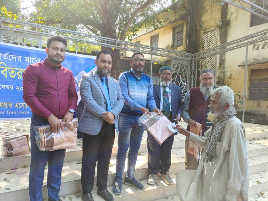 নওগাঁ ওয়েলফেয়ার অ্যাসোসিয়েশনের উদ্যোগে শীতবস্ত্র বিতরন