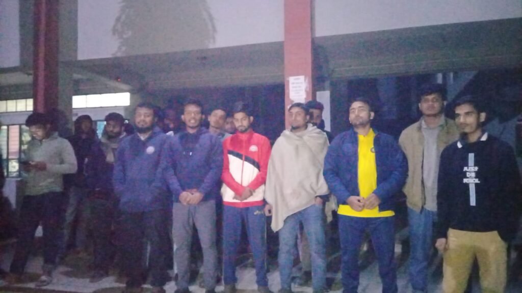 হলে মাদকসেবিদের বিরুদ্ধে ব্যবস্থা নিতে যবিপ্রবিতে মধ্যরাতে বিক্ষোভ মিছিল