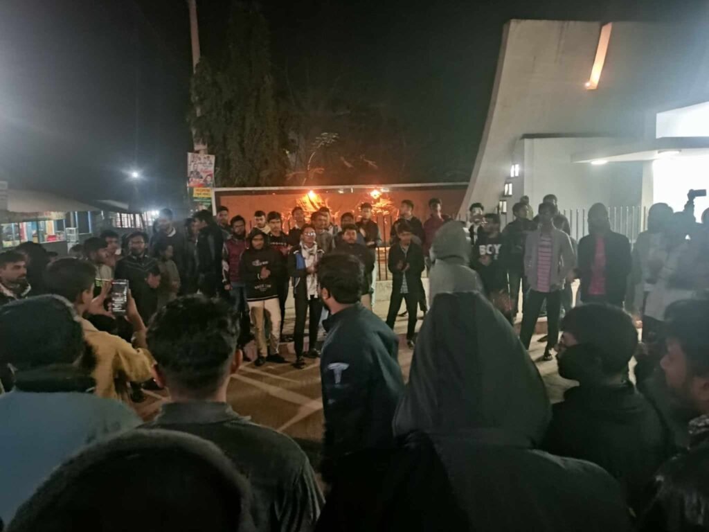 আওয়ামী লীগের ঘোষিত কর্মসূচির বিরুদ্ধে কুবিতে বিক্ষোভ মিছিল