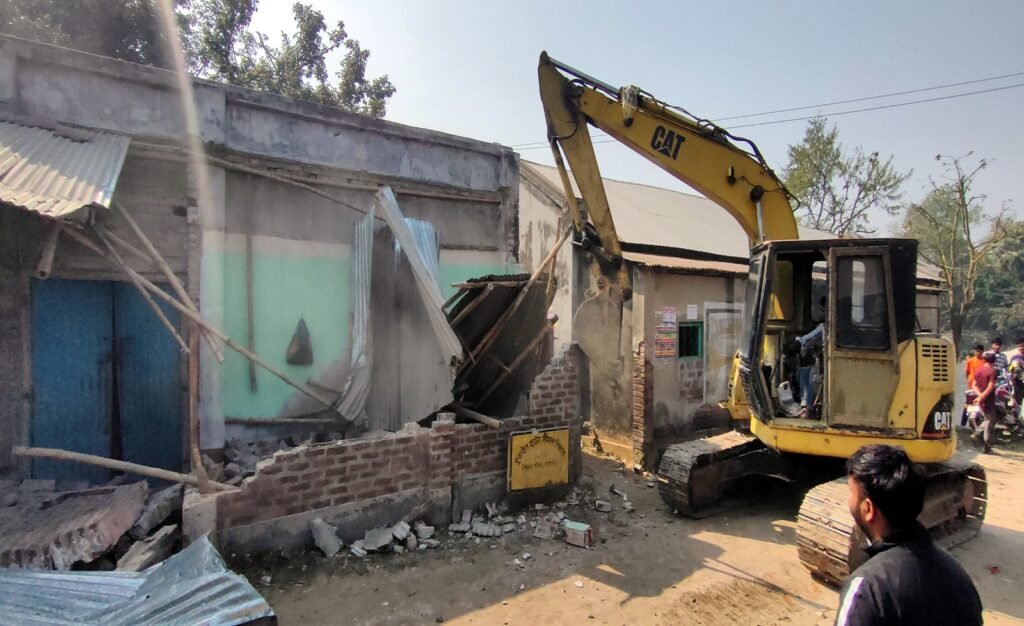 নওগাঁয় অবৈধ স্থাপনা উচ্ছেদ