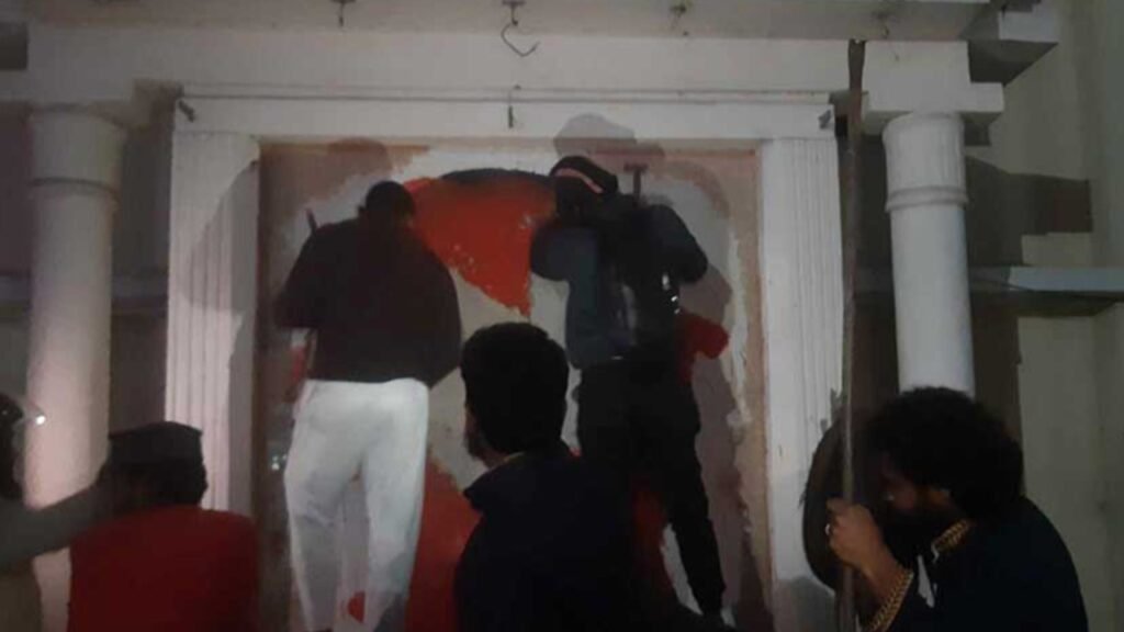 যশোরে শেখ মুজিবের ম্যুরাল, ভাস্কর্য ও নামফলক ভাঙচুর