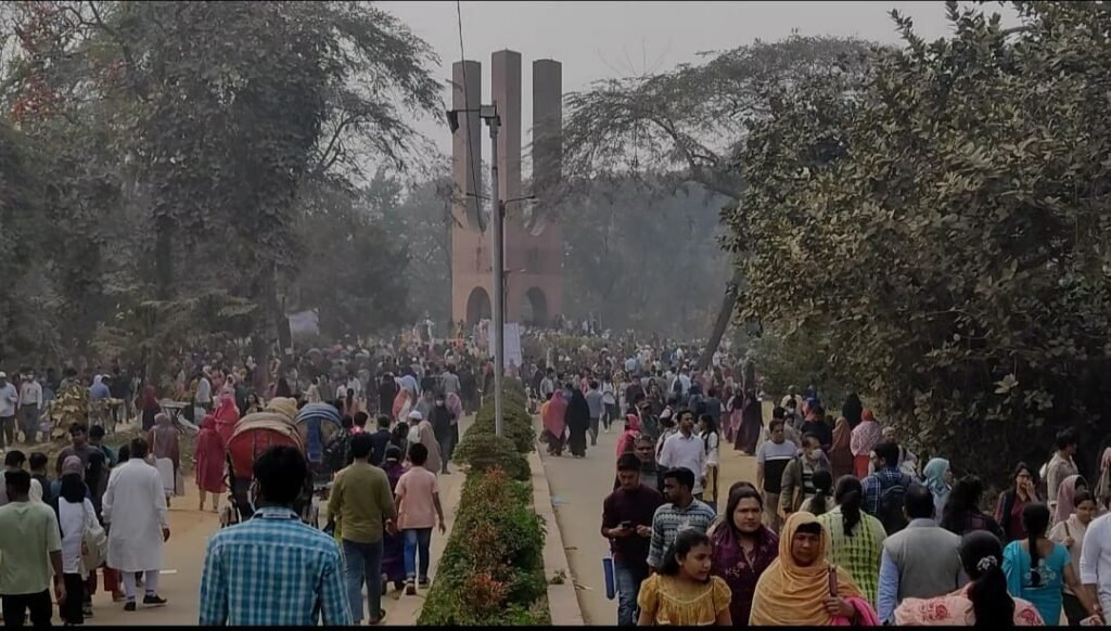 জাবিতে শেষ দিনের ভর্তি পরীক্ষা চলাকালে অসদুপায় অবলম্বনের দায়ে আটক ২