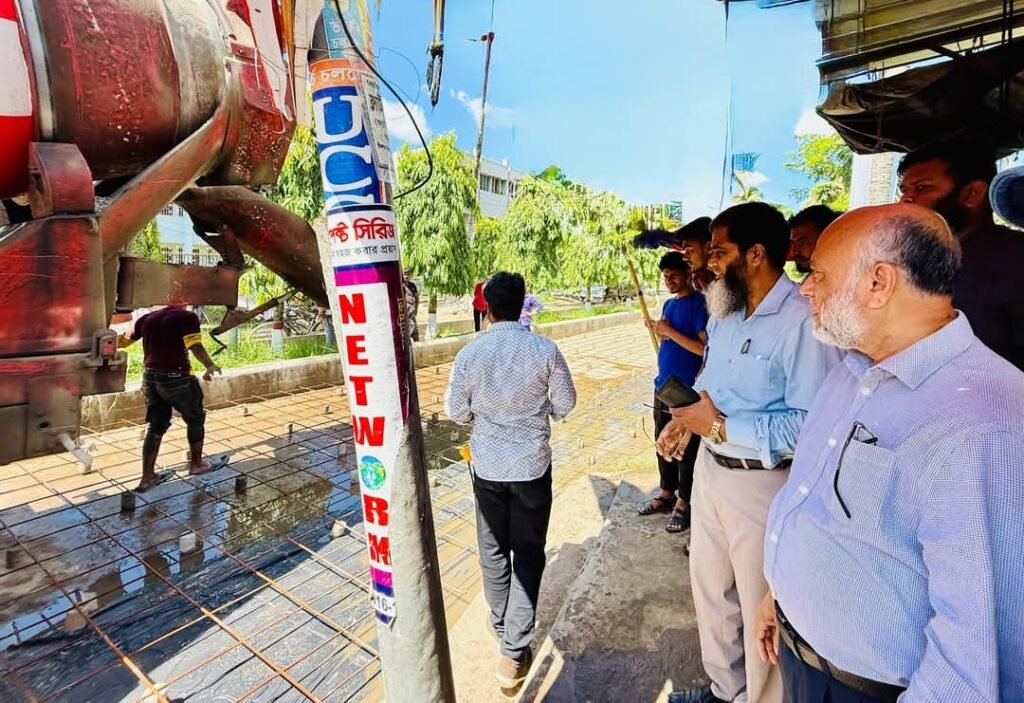 বাকৃবির ব্যস্ত সড়ক সংস্কার; সরেজমিনে উপাচার্যের পরিদর্শন