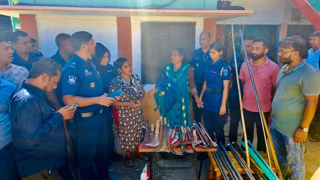 মৌলভীবাজার হিলালপুর এলাকা থেকে বিপুল পরিমাণ অস্ত্রসহ দুই নারী আটক