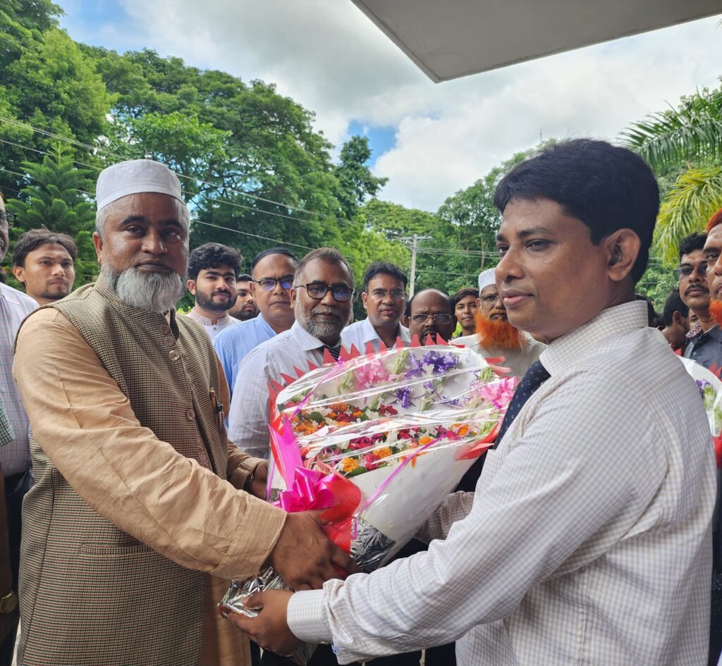 ইসলামি ফাউন্ডেশনের ডিজির ইবির লাইব্রেরি পরিদর্শন