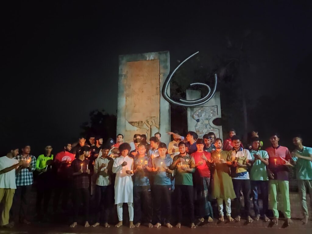 কুবিতে 'জুলাই স্মৃতিচারণ' করতে মোমবাতি প্রজ্জ্বলন