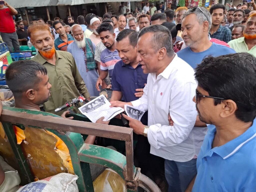 ৩১ দফার লিফলেট বিতরণ