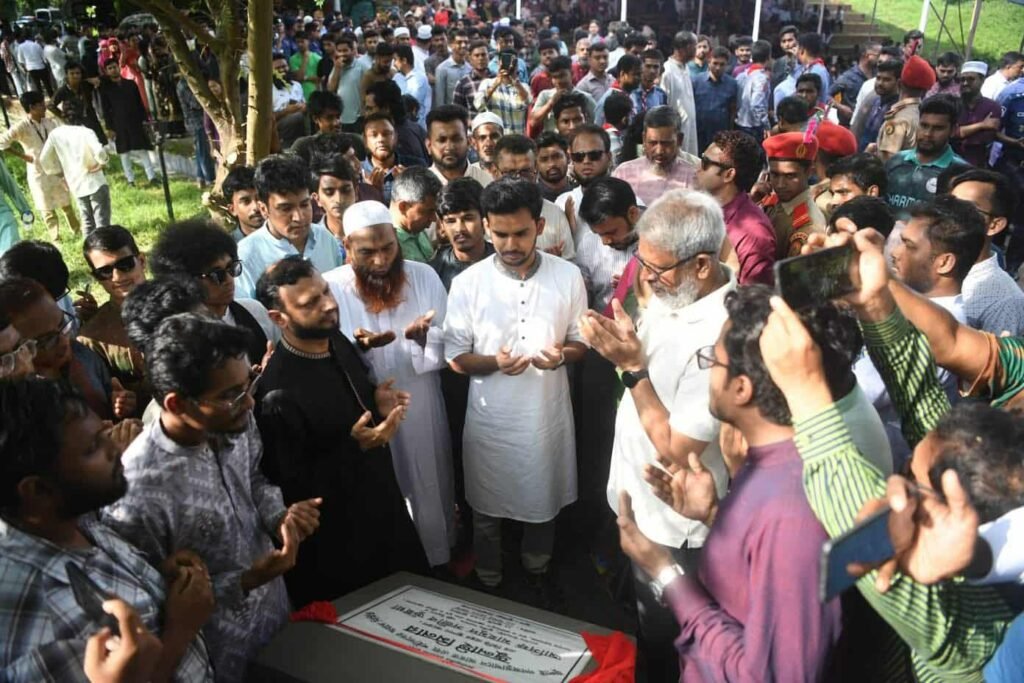 কুবিতে জুলাই মিনারের ভিত্তিপ্রস্থর উদ্বোধন ও কোটবাড়িতে 'প্রতিরোধ মিনার' স্থাপনের ঘোষণা আসিফ মাহমুদের